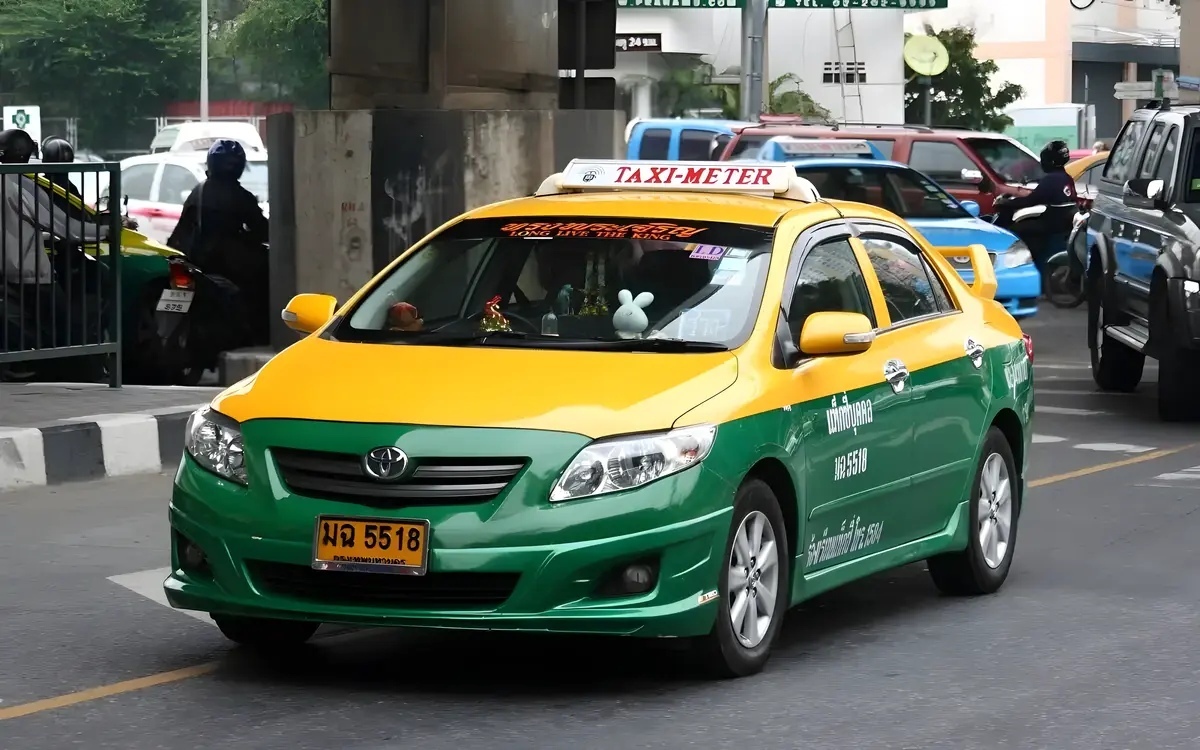Bangkok 1 800 baht taxikosten zum suvarnabhumi flughafen