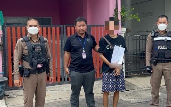 Bangkok betrug jugendlicher wegen gefaelschter amulett auktion erwischt
