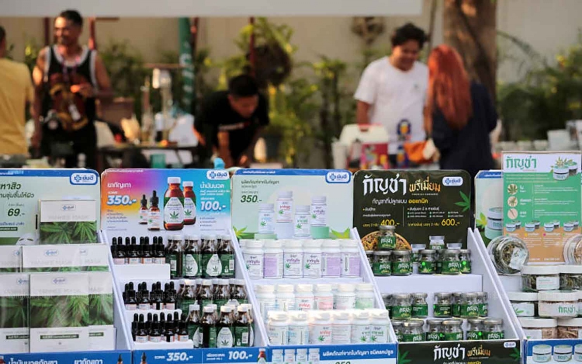High times thailaendischer cannabiskonsum steigt an und loest gespraeche ueber eine neueinstufung