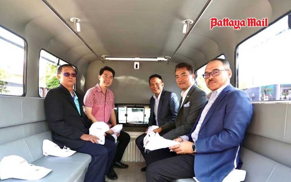Pattaya fuehrt elektrische baht busse ein um die langfristige umweltverschmutzung zu bekaempfen