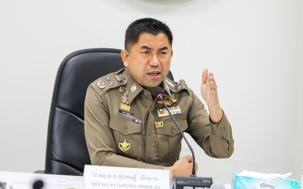 Surachate hakparn die achterbahnkarriere von thailands beruehmtestem polizisten