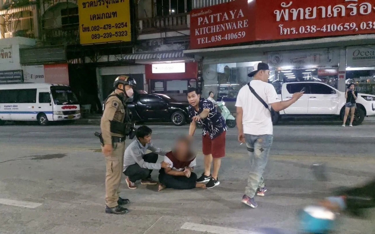 Unter drogeneinfluss stehender mann der eine stoerung auf der pattaya road verursachte festgenommen