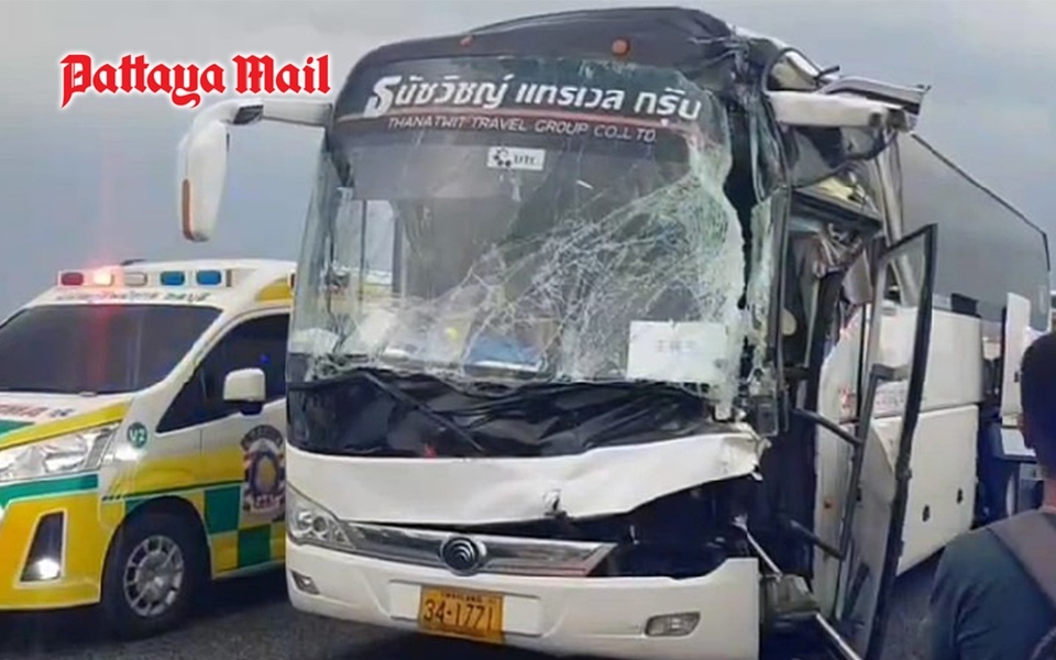 Zusammenstoss mit reisebus auf der chonburi autobahn verletzt chinesische touristen