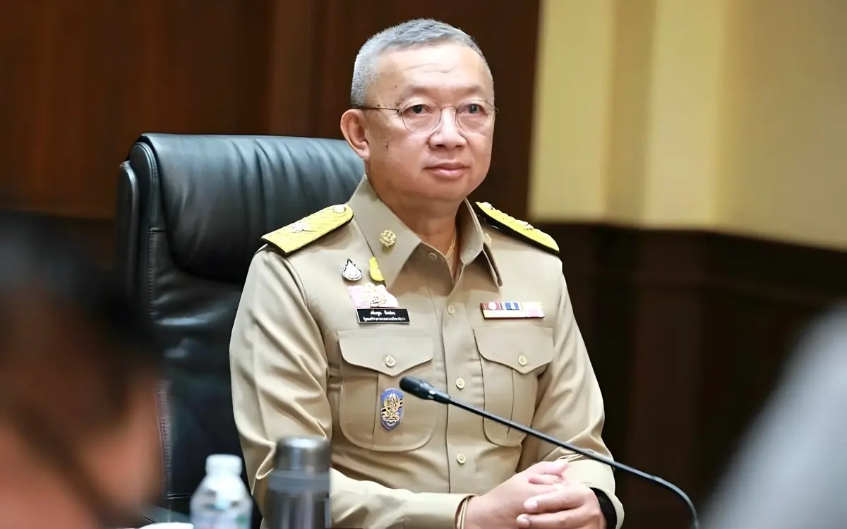 Ernennung des thailaendischen bildungsministers wegen skandal um red bull erbe in frage gestellt