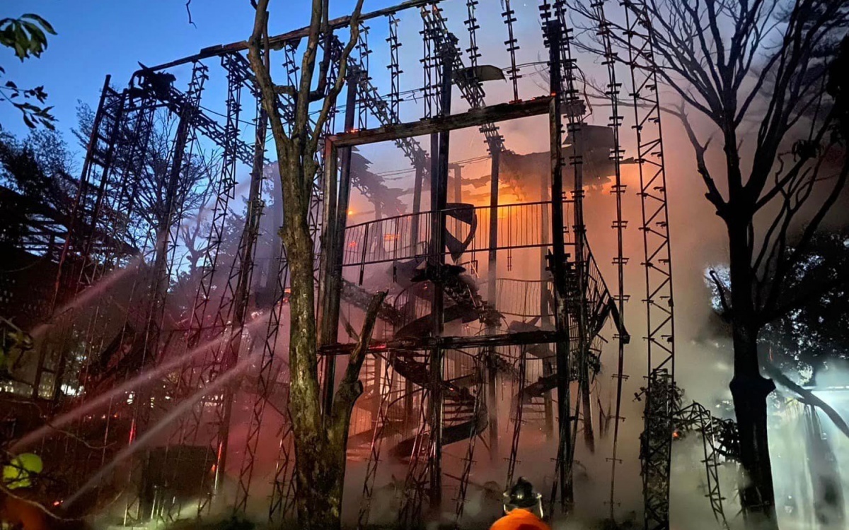 Feuer vernichtet beliebtes restaurant am chao phraya fluss