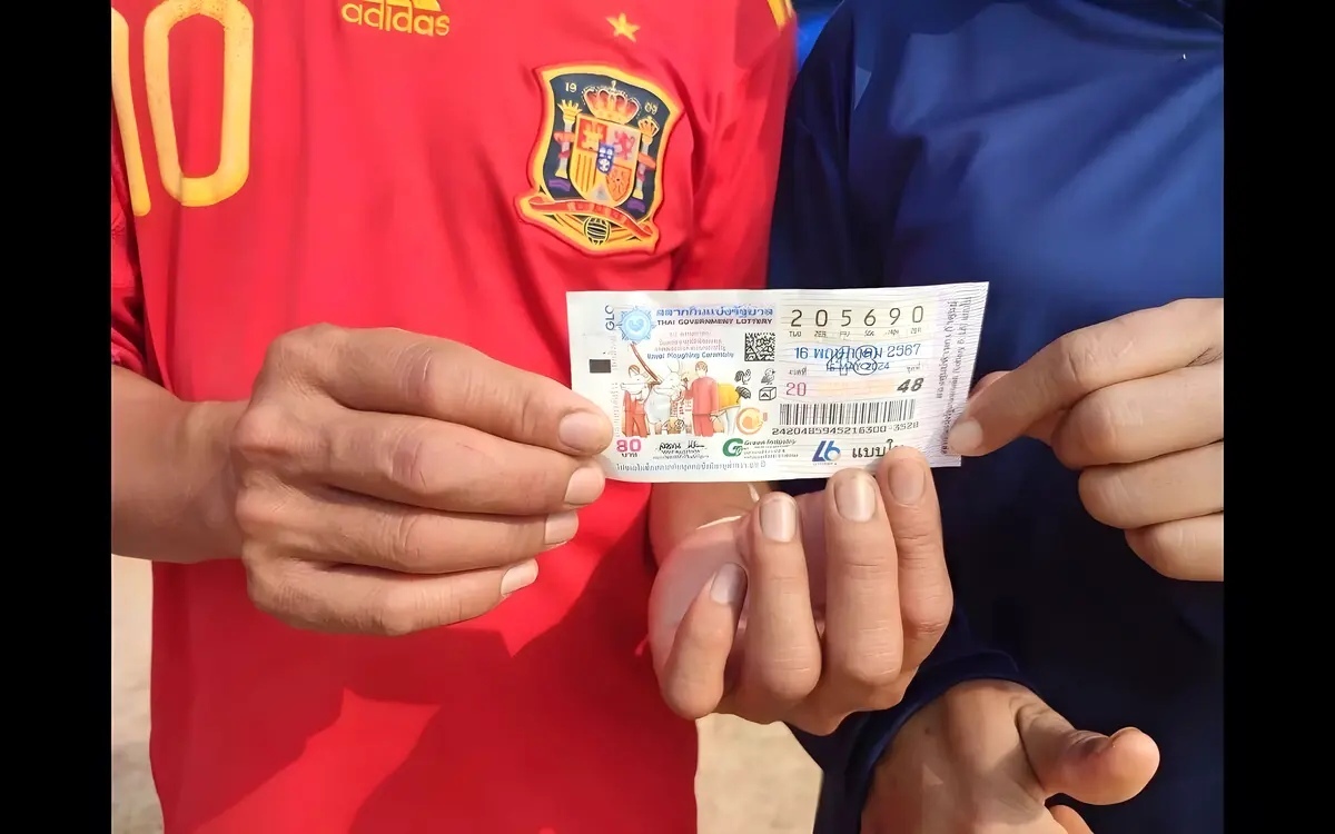 Grosse freude verarmter bueffelbauer gewinnt 6 mio baht in der lotterie