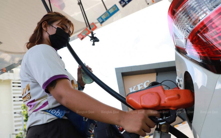 Minister streiten sich ueber hoehere benzinsteuer in bangkok
