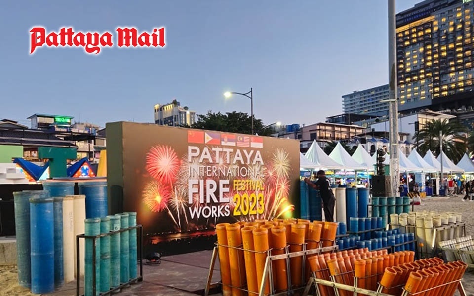 Pattaya empfaengt internationale feuerwerksteams zum schillernden festival