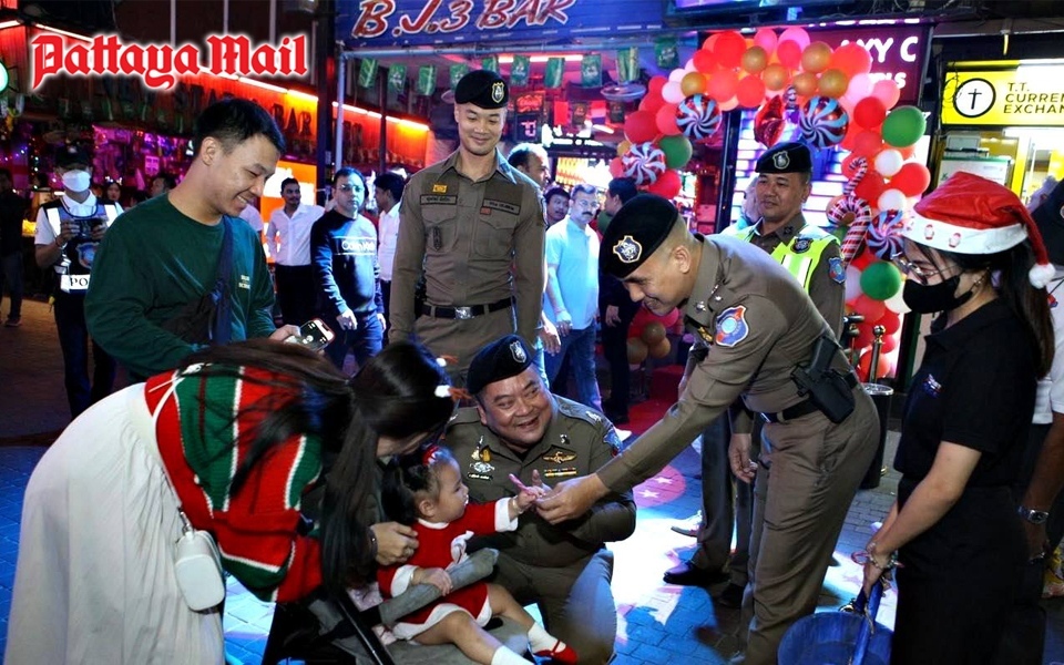 Pattaya feiert weihnachten mit lichtern musik und sicherheit