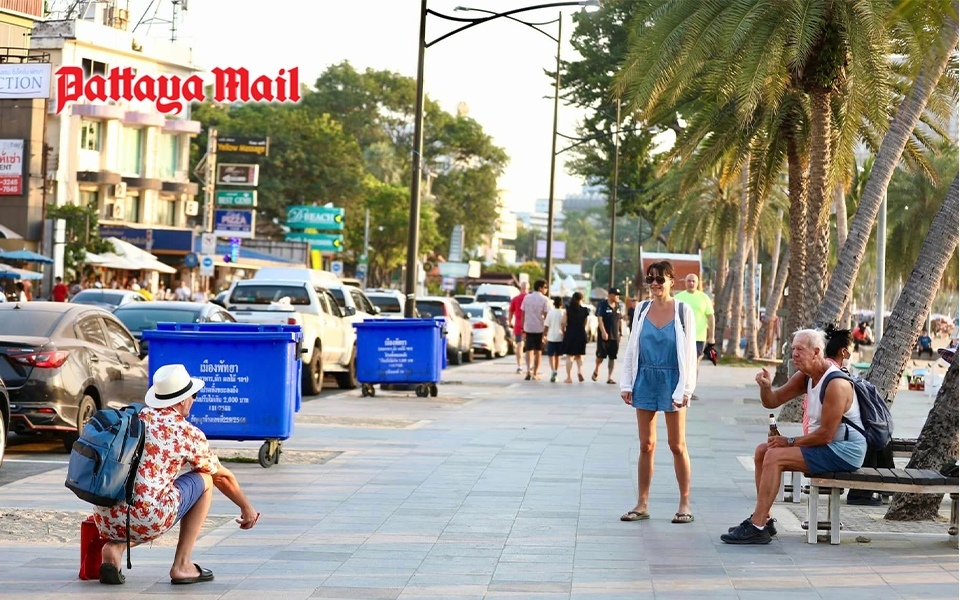 Pattaya testet automatische parkuhren an der beach road