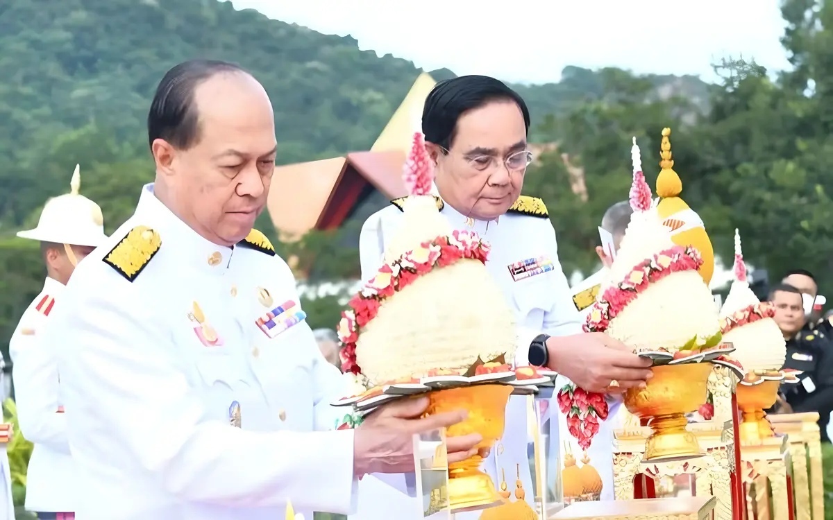 Prayut schwoert dass die armee weiterhin das land schuetzen wird