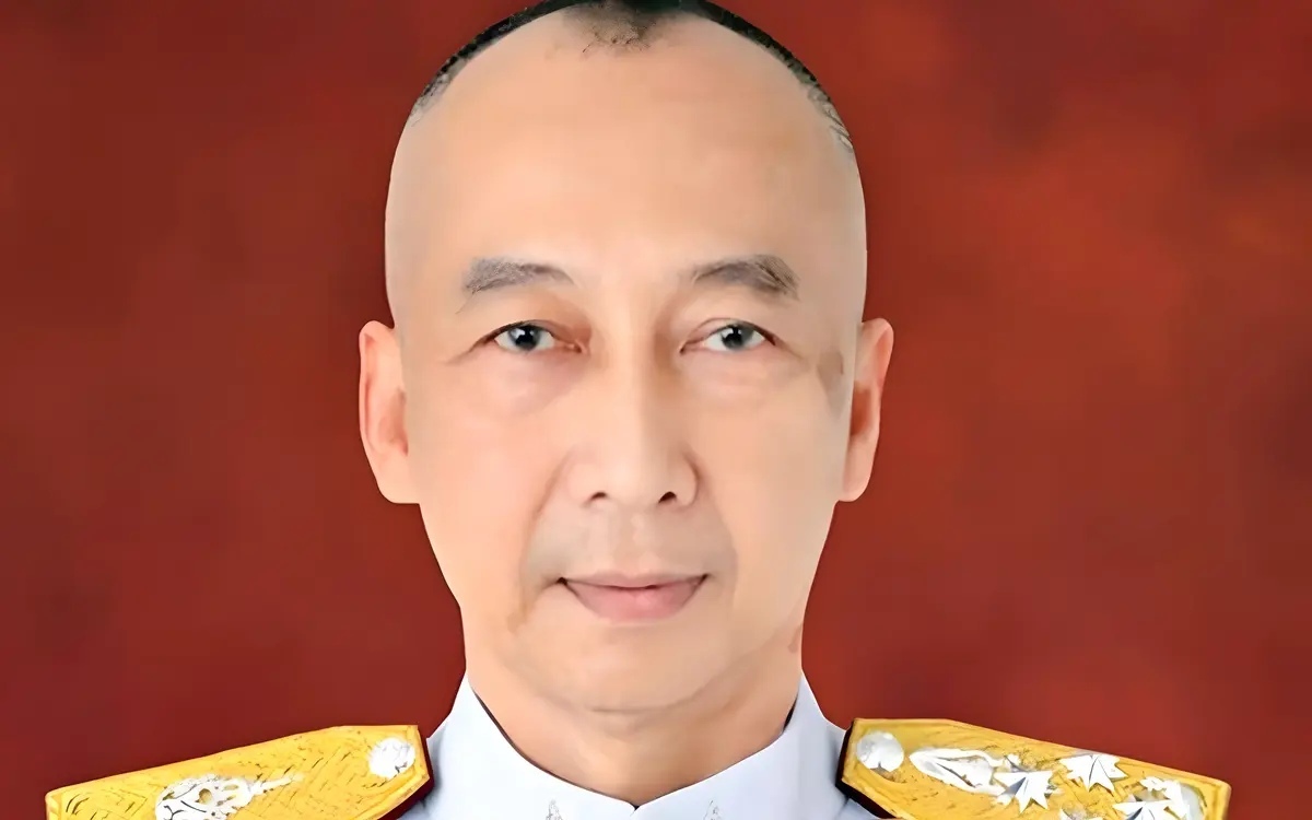 Seine majestaet der koenig von thailand bestaetigt den neuen chef der nationalen polizei