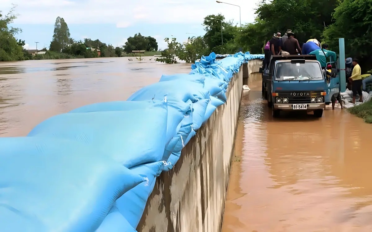 Sukhothai von schweren ueberschwemmungen heimgesucht