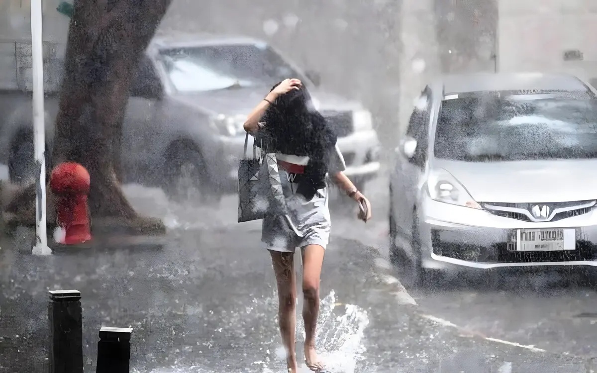 Thailaendisches wetteramt wanrt 54 provinzen vor schweren regenfaellen detailbericht