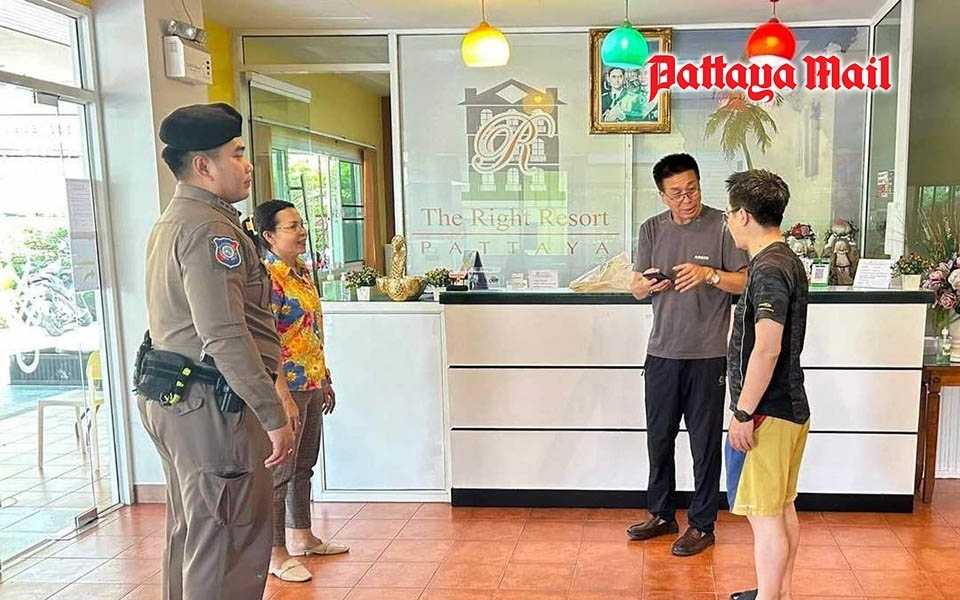 Touristenpolizei rettet verirrten chinesischen reisenden in pattaya