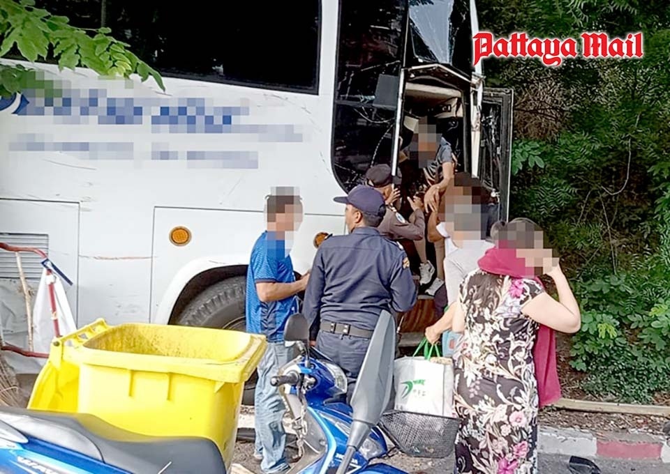 Chinesische touristen ueberleben reisebusunfall in pattaya