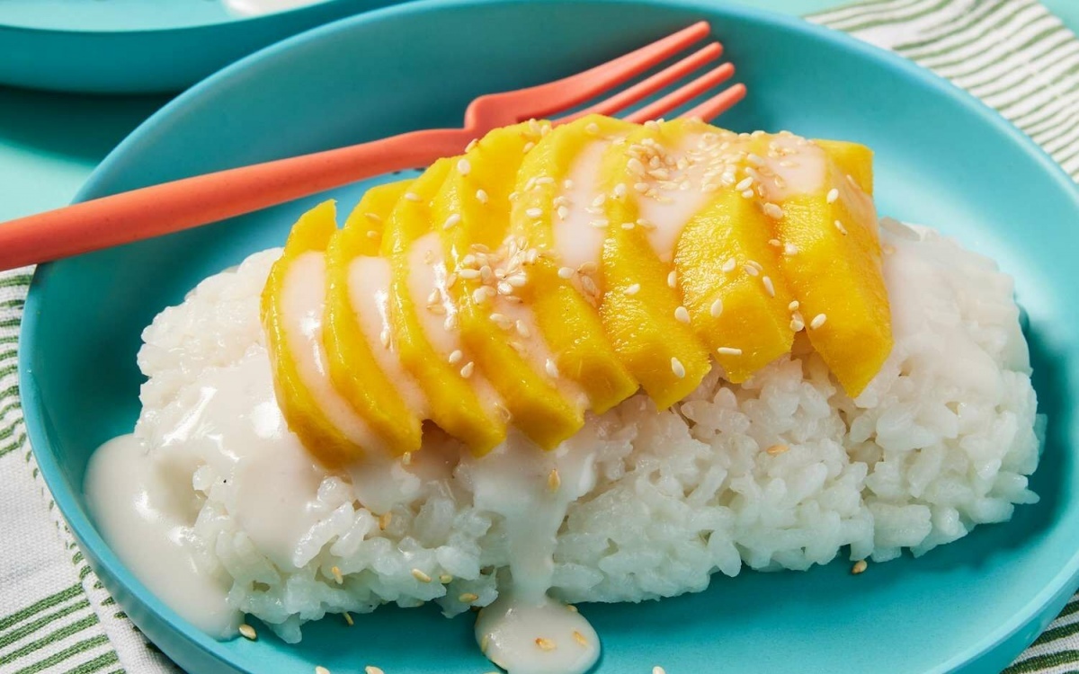 Es ist mango saison mango sticky rice zu hause zubereiten