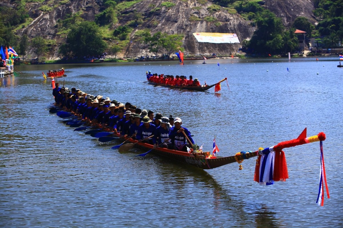 Hua hin veranstaltet langbootrennen auf dem khao tao stausee vom 17 bis 19 november