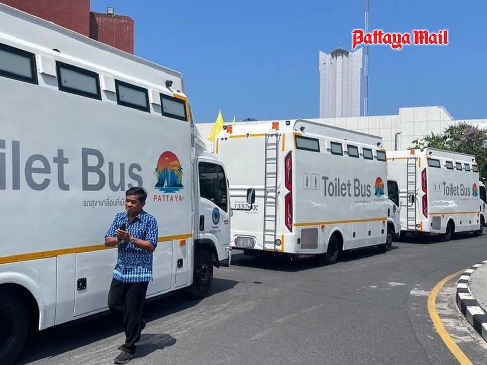Pattaya verbessert die oeffentlichen einrichtungen mit neuen hochmodernen toilettenbussen