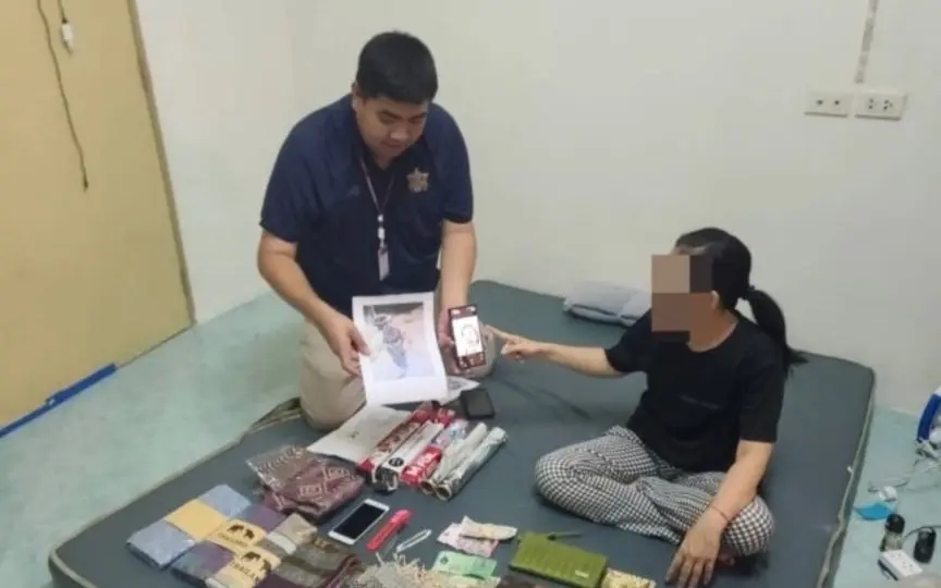 Auslaendisches diebes trio jagt touristen frau festgenommen c3572839