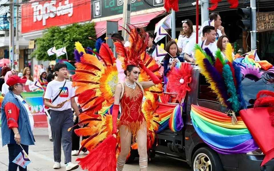 Bangkok leuchtet in regenbogenfarben 1b7a0be8