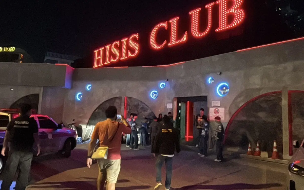 Bars und clubs im visier nachtkontrolle der polizei in pattaya sicherheitsrichtlinien eingehalten 6959d37f