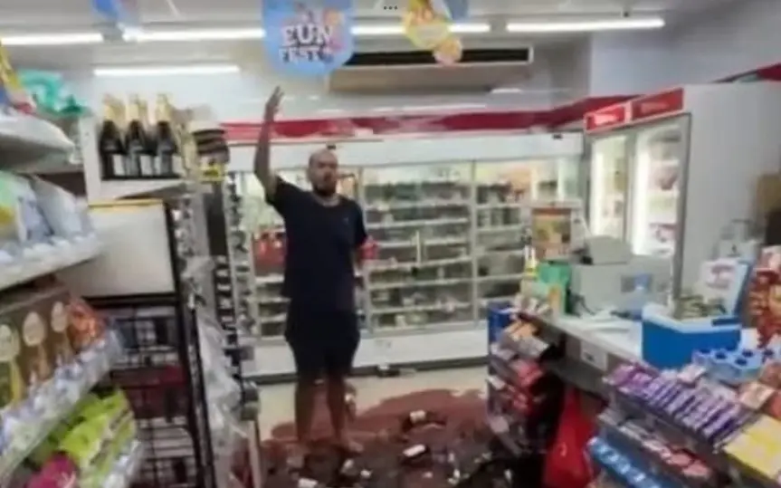 Belgier zerstoert supermarkt in pattaya 35 000 baht strafe video b1ce011d