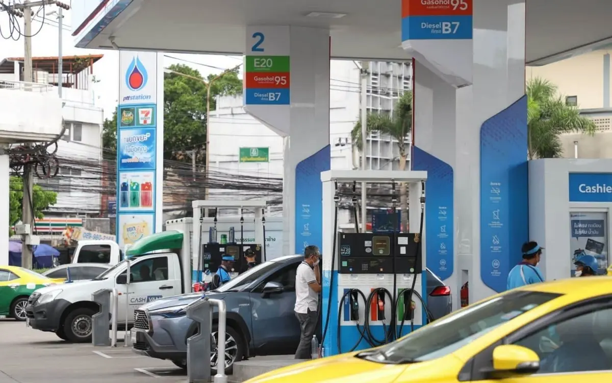 Benzin und dieselpreis senkung festtagsfreude fuer autofahrer zum songkran festival in thailand 9f65424d