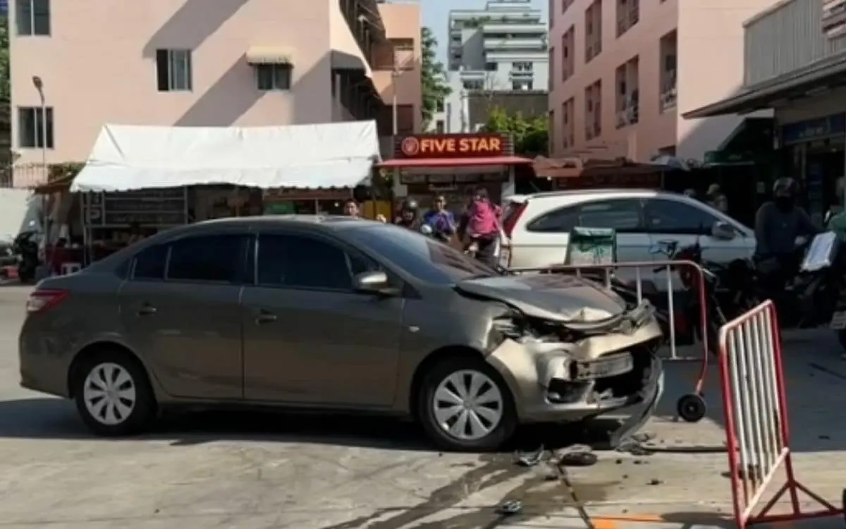 Betrunkene thailaenderin taeuscht auslaenderin vor videos 43adc7a1