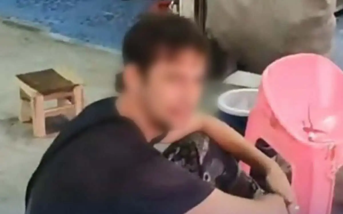 Betrunkener auslaender in rayong beim biertrinken ohne zu bezahlen erwischt hilfe und 27a8dfbd