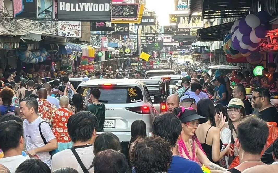 Blutiges songkran auslaender bei wasserattacke schwer verletzt c249ecd0