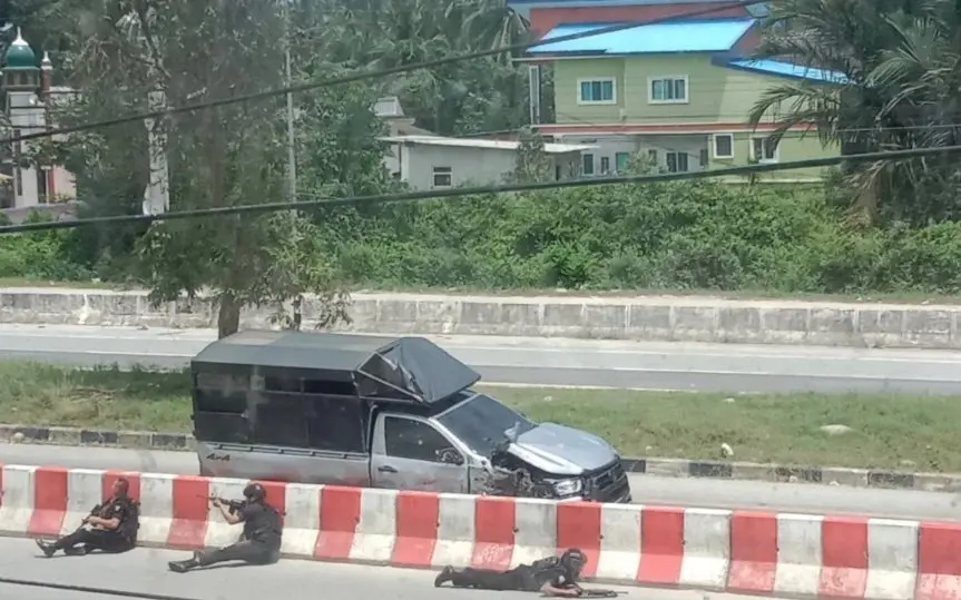 Bombe zerfetzt militaerfahrzeug in thailand chaos und verletzte 974a1bb3
