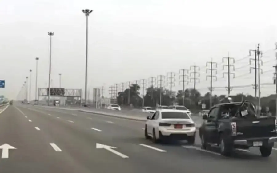 Dashcam enthüllt: Politiker-Sohn rammt Senioren-Pickup – Video