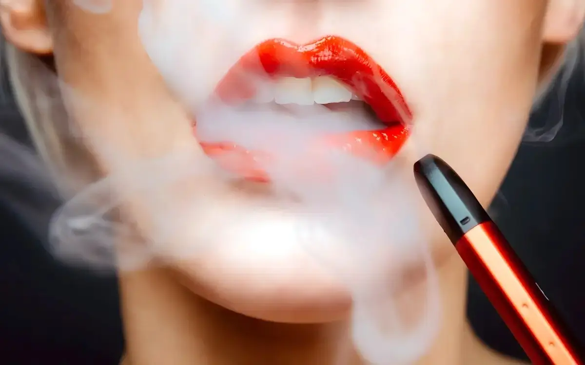 Die legalitaet des vampings in thailand 28462761