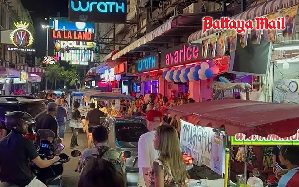 Die polizei von pattaya sperrt soi 6 polizei geht rigoros gegen strassenhaendler und illegale bc8aac79
