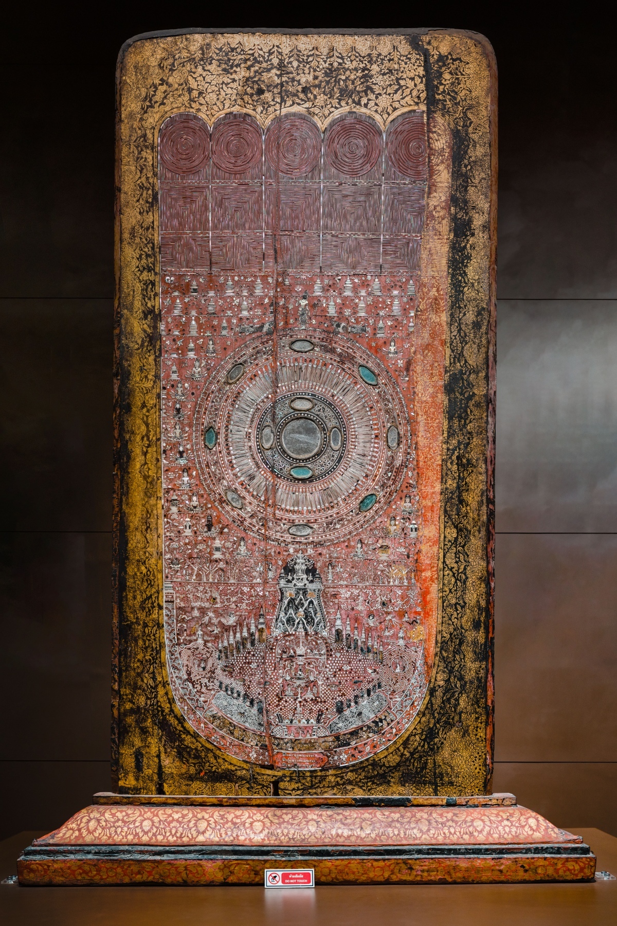 Die verehrung der buddha fussabdruecke in den heiligen tempelanlagen thailands ab5883e1