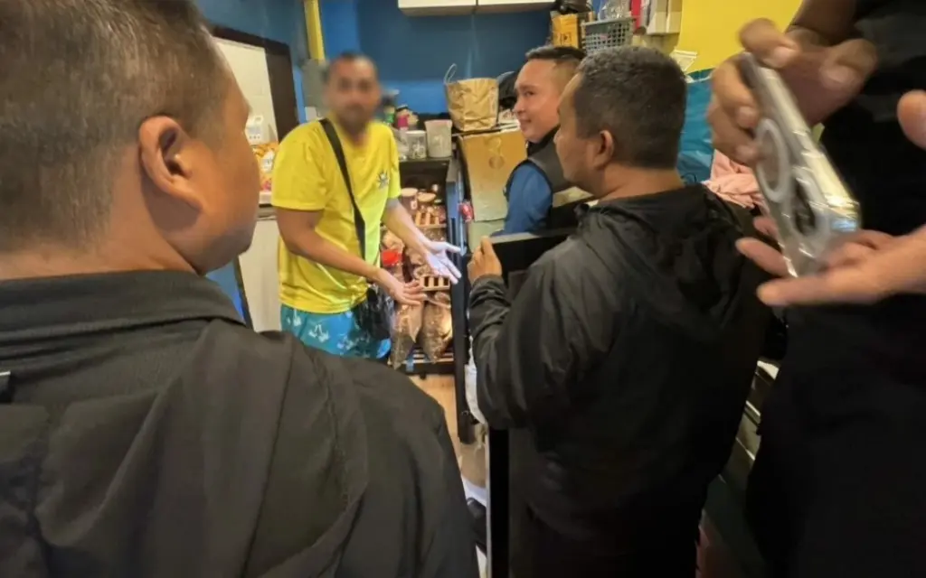 Drogenrazzia auf koh samui auslaendischer tourist in handschellen 89174a70