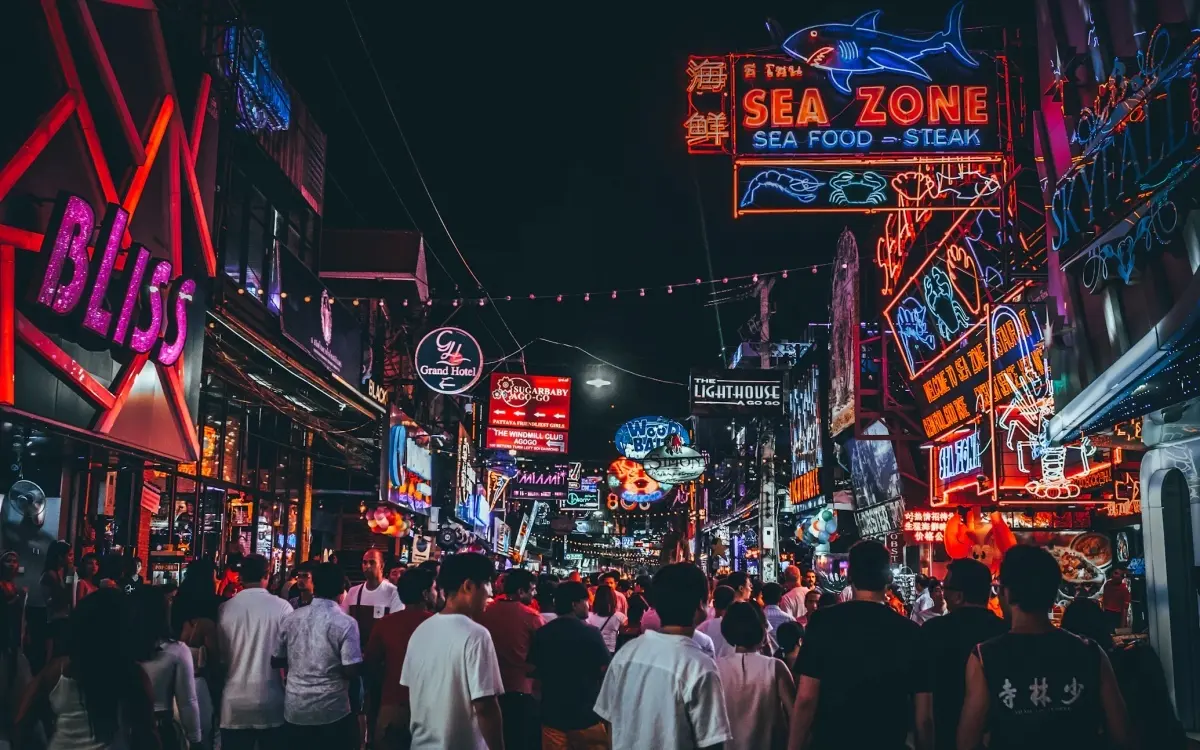 Emotional oder körperlich? Warum Reisende in Thailand Sex gegen Bezahlung suchen