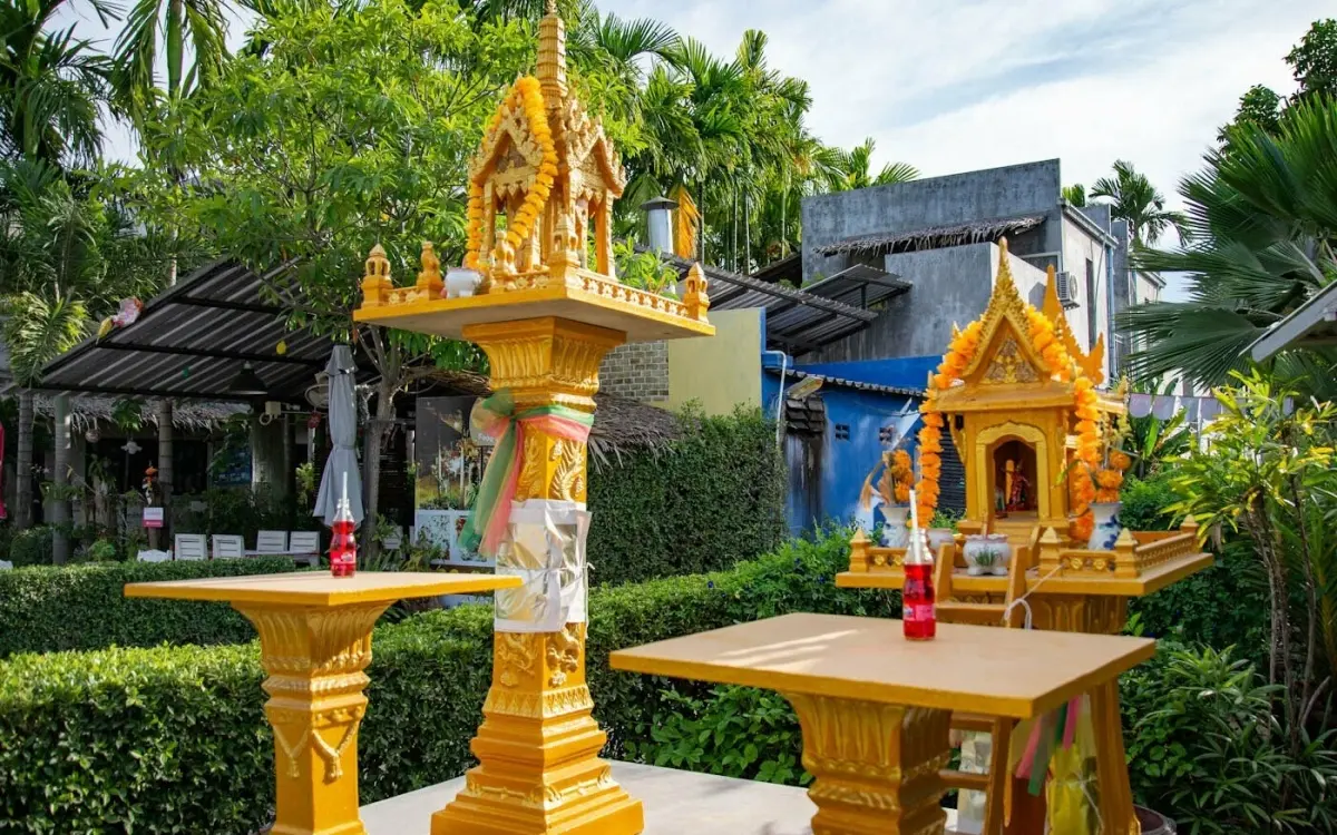 Entdecken sie die faszinierende welt der thailaendischen geisterhaeuser ein blick auf tradition und 6b6634c1
