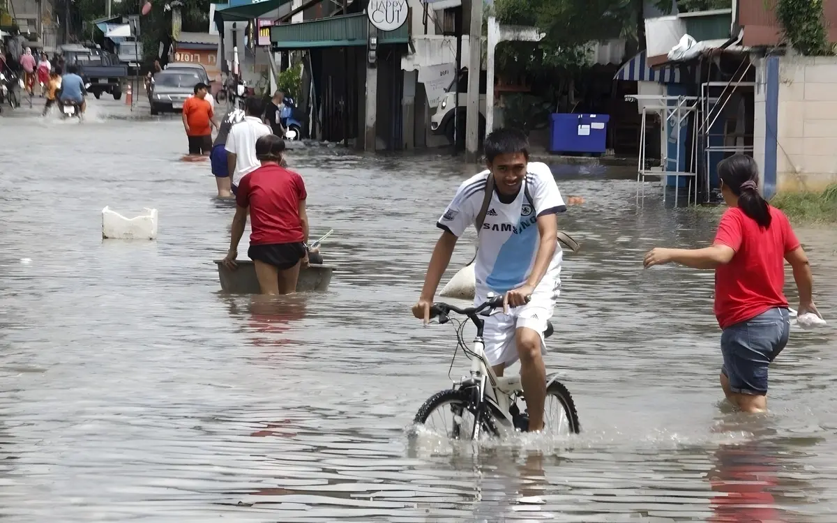 Erneute Überschwemmungen in Chiang Mai: Unternehmen kämpfen gegen steigende Wasserstände