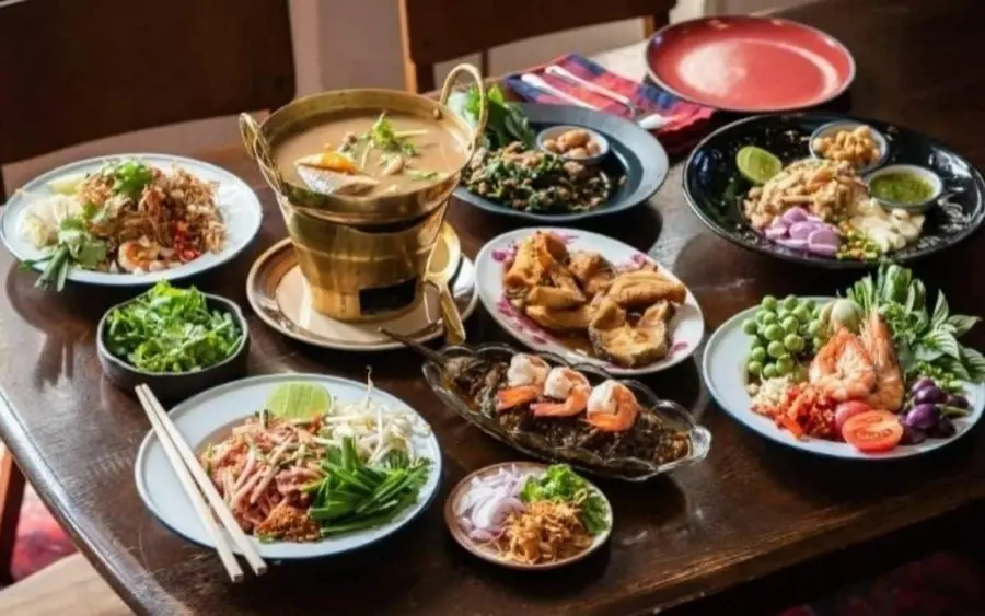 Essen fuer 50 baht gastronomen zu billigpreisen gezwungen sonst pleite 30917271