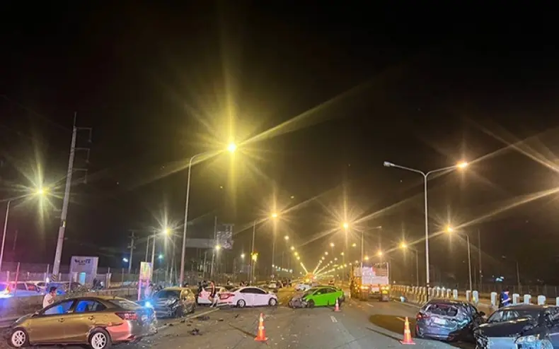 Fast and furious auf der autobahn 12 raser nach gefaehrlichem unfall in pattaya zu zwei monaten 14adb4c4