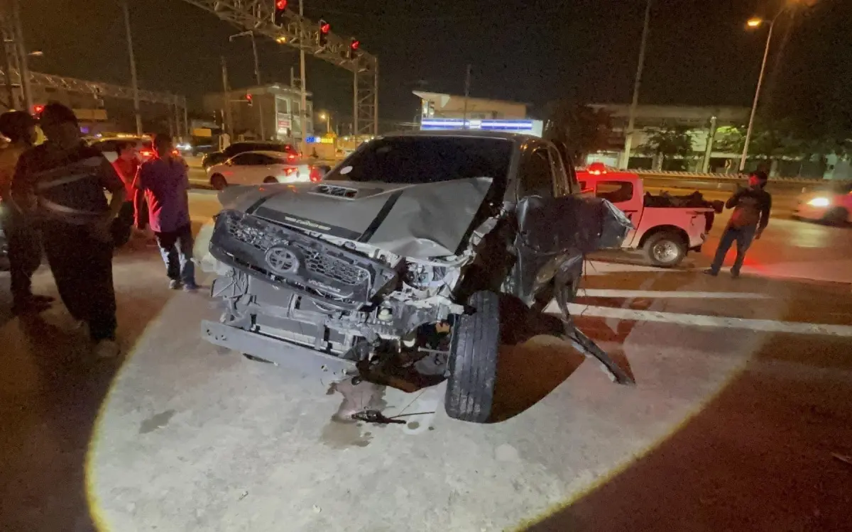 Fataler crash in pattaya besoffener pick up fahrer rammt motorrad eine tote eine schwerverletzte 12b86805