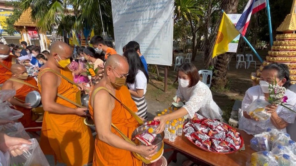 Feierlichkeiten zum ende der buddhistischen fastenzeit im oktober in ganz thailand afec86cb