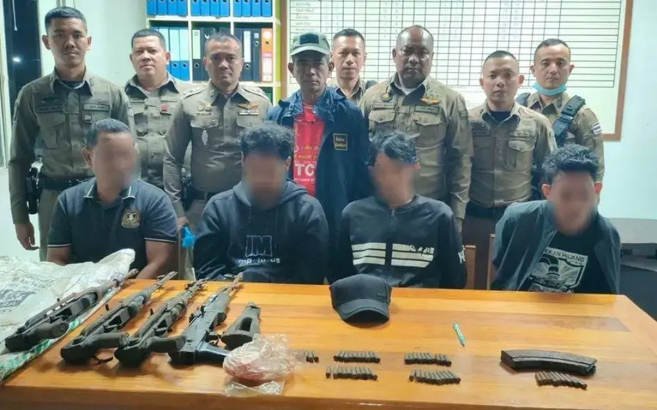 Geheimplan gefaehrlicher bande sturmgewehre auf dem weg nach phuket 31536b3d