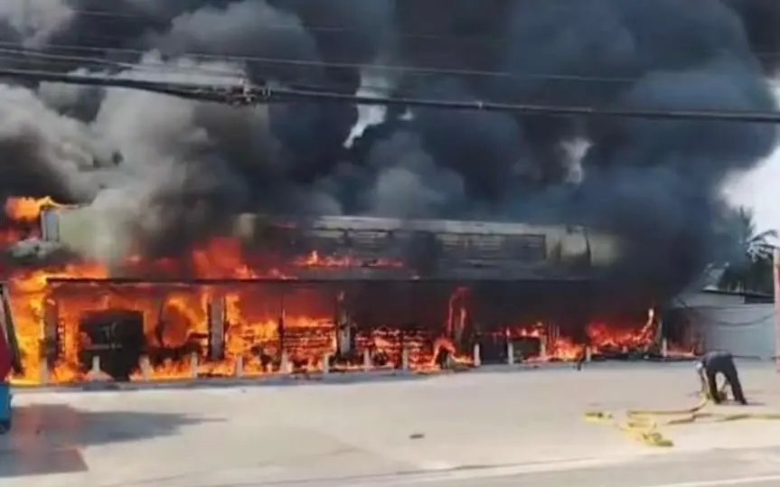 Grossbrand vernichtet 7 eleven in sriracha kunden und mitarbeiter fliehen 9f1d09b4