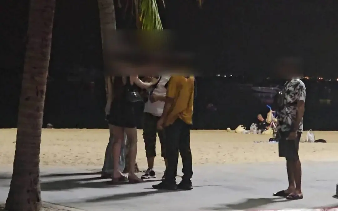 Heftige belaestigung in pattaya auslaendischer tourist von transgender gruppe erpresst f47aa4fc