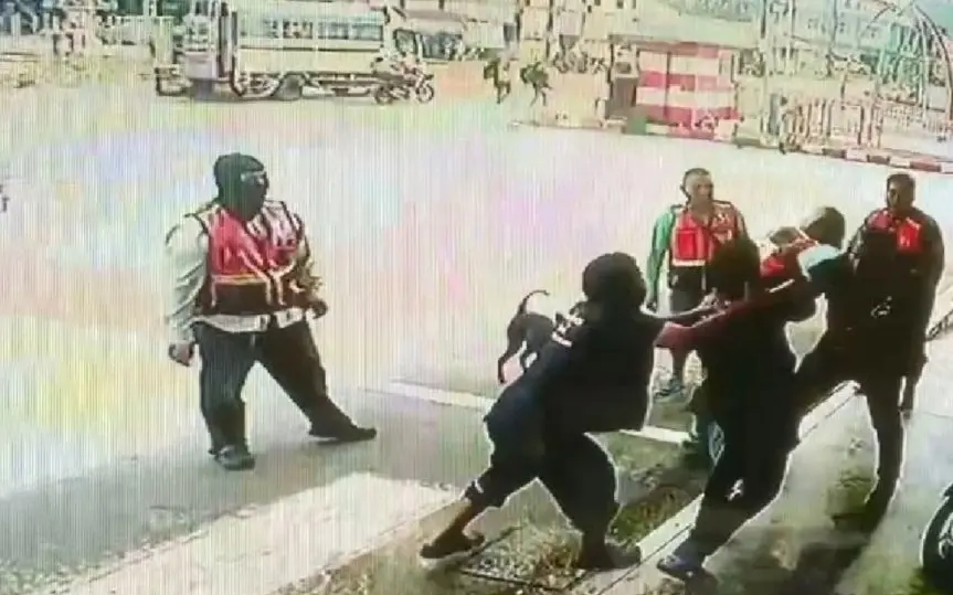 Heftige Schlägerei mit Sicherheitsbeamten am Busbahnhof Krabi: Ex-Boxer erleidet Verletzungen bei gewaltsamer Auseinandersetzung
