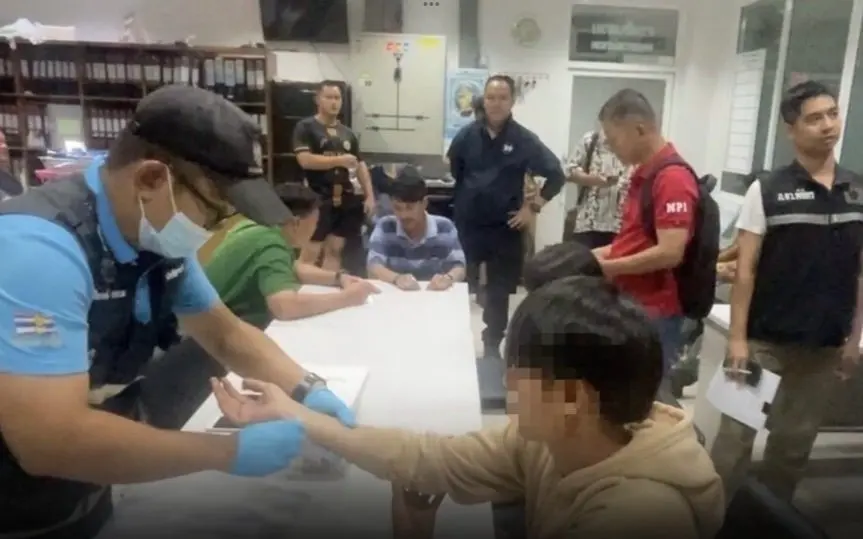Heftige songkran rache politiker sohn 18 erschiesst 16 jaehrigen waffe sichergestellt c6768fe6