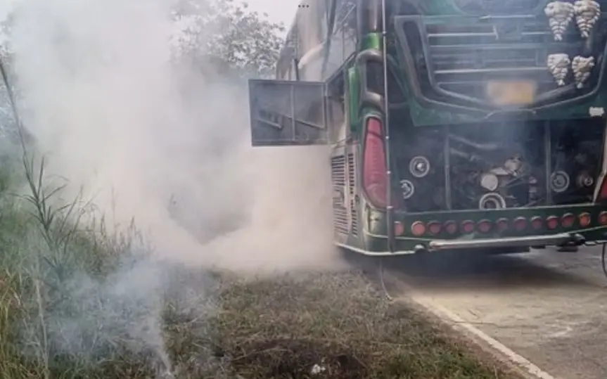 Held im fuehrerstand busfahrer rettet 35 schueler 39e96436